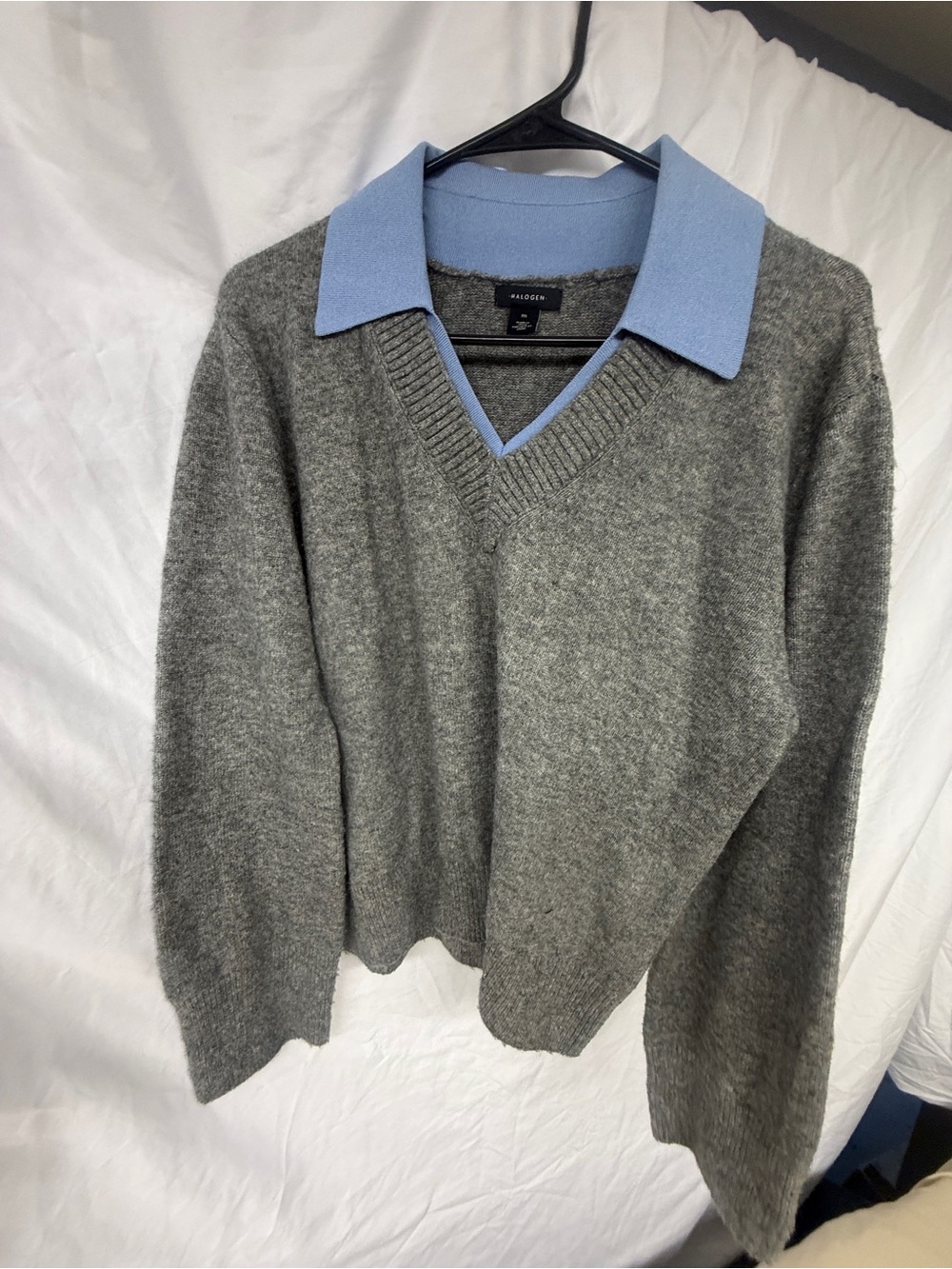 Halogen Women’s Grey V‑Neck Sweater with Light Blue Collar